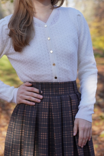 Spódniczka w stylu Vintage, z klasycznymi kontrafałdami na całej swojej szerokości