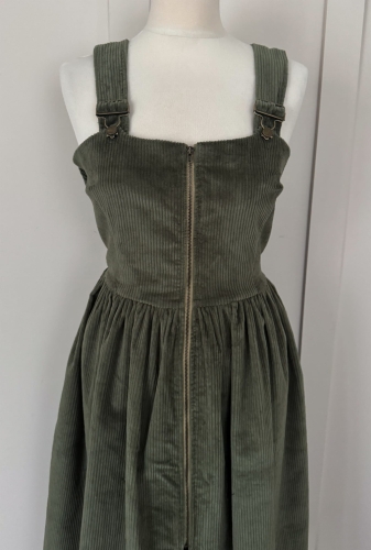 sukienka sztruksowa szałwia z kieszeniami