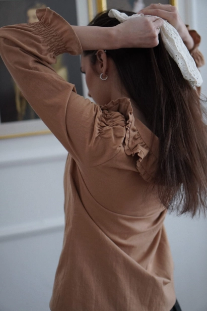 camelowa koszula vintage Hazel stylizacja