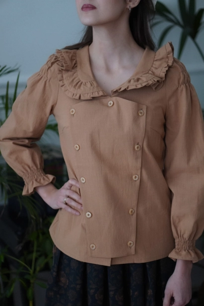 koszula Hazel camel z dzwonkowymi rękawami