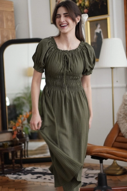 elegancka sukienka Amelia paski zieleń stylizacja