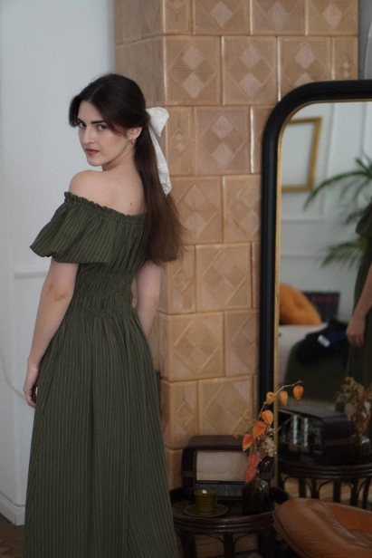 elegancka sukienka Amelia paski zieleń stylizacja