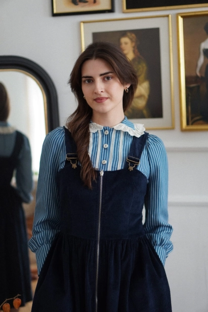 sukienka retro sztruksowa Harriet granatowa stylizacja