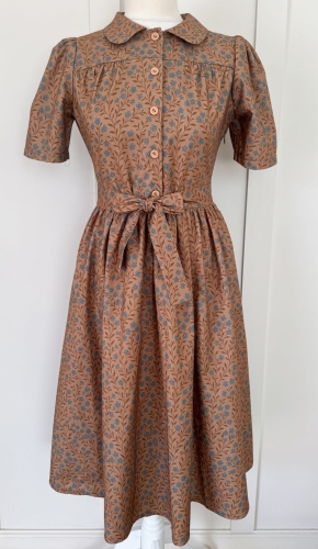 Sukienka Rosalie beżowa – sukienka retro midi z kołnierzykiem