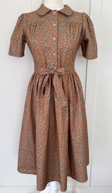 Sukienka Rosalie beżowa – sukienka retro midi z kołnierzykiem