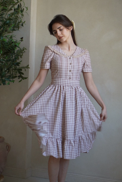 sukienka-regina-kratka-rozkloszowany-fason