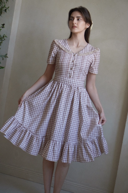 sukienka-regina-kratka-cala-sylwetka