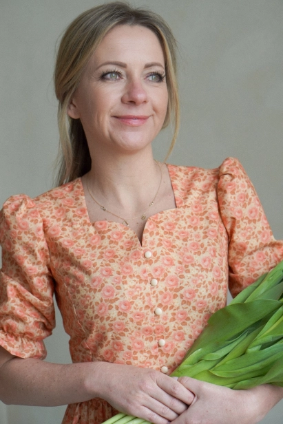 retro-sukienka-anatolia-roze-kwiatowa-przod