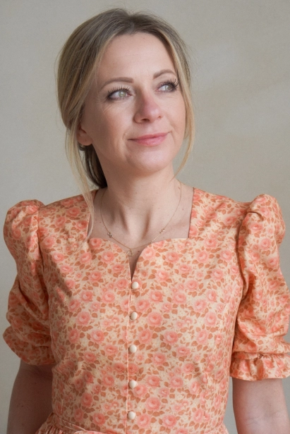 retro-sukienka-anatolia-roze-kwiatowa-przod