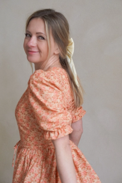 sukienka-miio-anatolia-roze-kwiaty