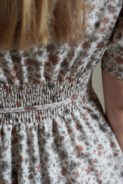 sukienka-melania-laczka-bez-detal-materialu