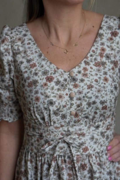 sukienka-melania-laczka-bez-cala-sylwetka