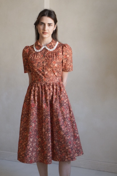 sukienka-miio-rosalie-rude-kwiaty