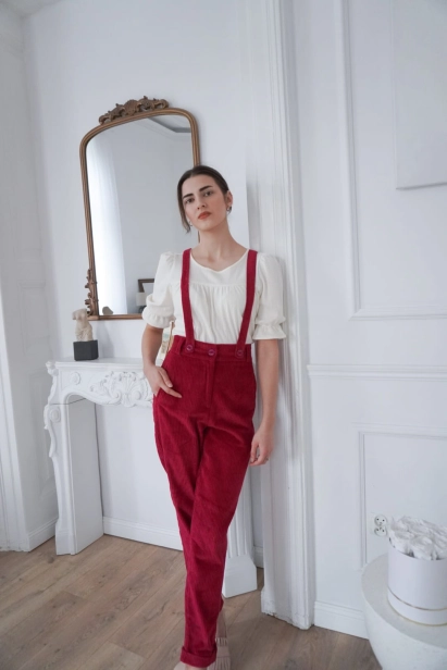 SZTRUKSOWE SPODNIE NA SZELKACH FUKSJA