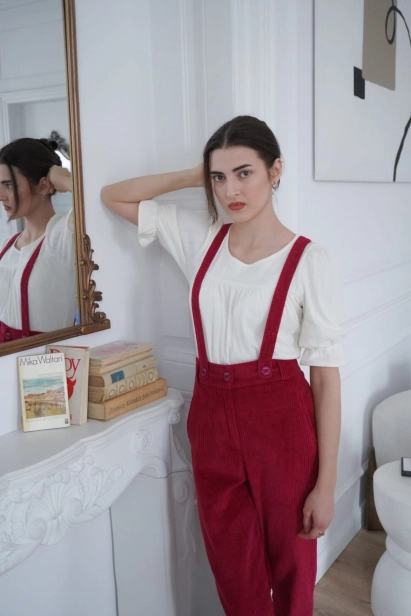 SZTRUKSOWE SPODNIE NA SZELKACH FUKSJA