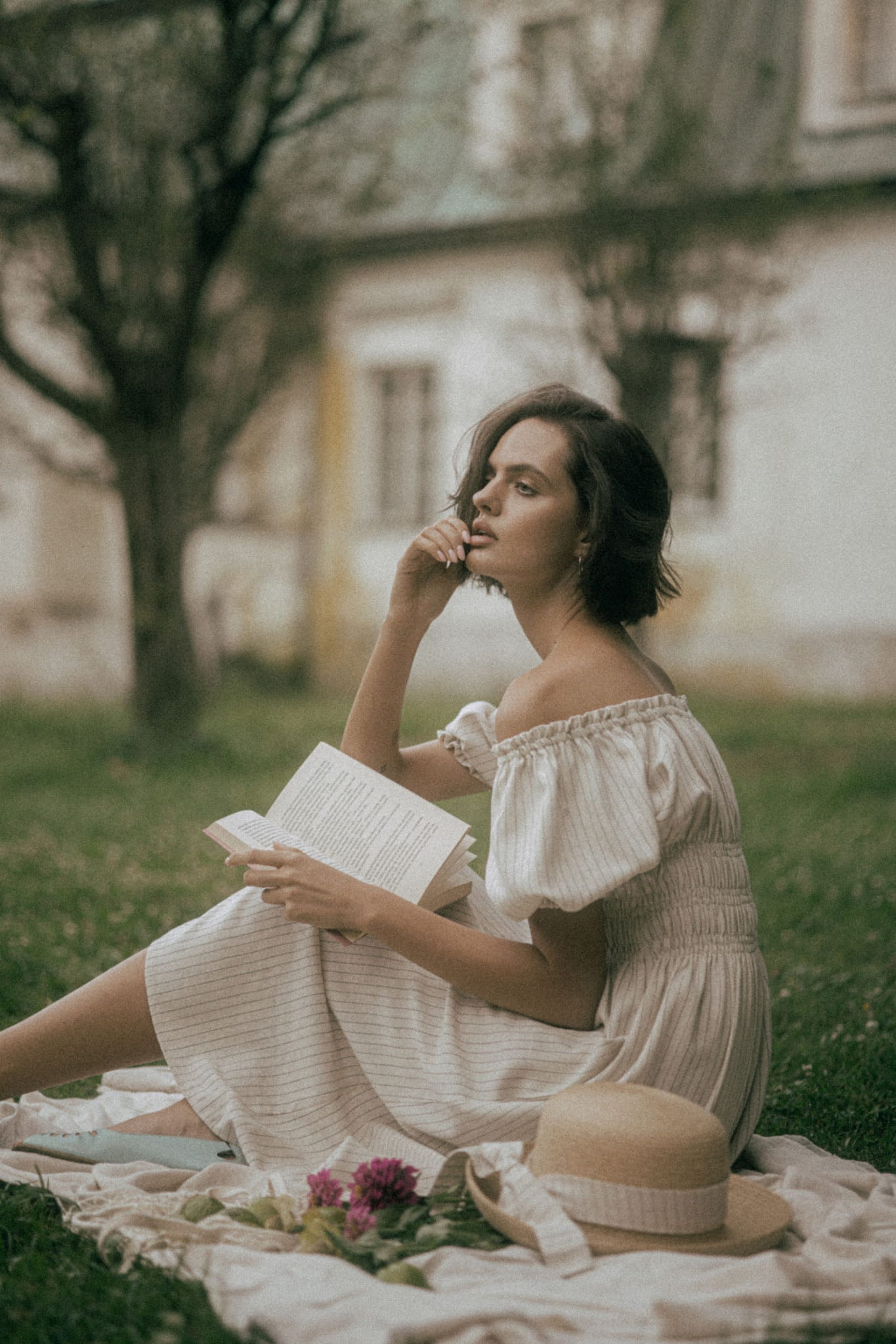 Biała sukienka cottagcore