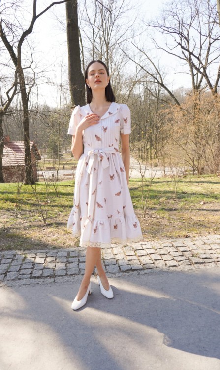 Sukienka retro z falbanką